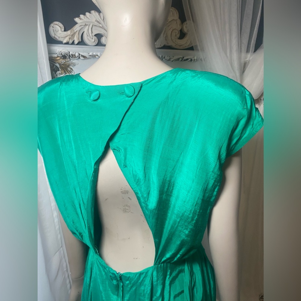 Iconic 80s vintage with asymmetric details and open back jade green - Picture 6 of 10